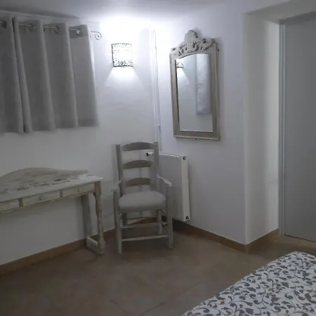 Gite Appartement, Sous Les Arbres