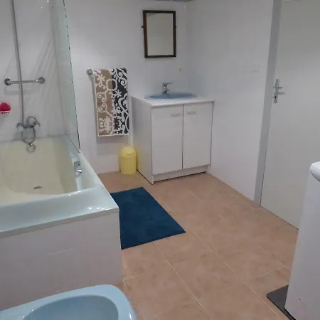 Apartment Gite Appartement, Sous Les Arbres Montagudet